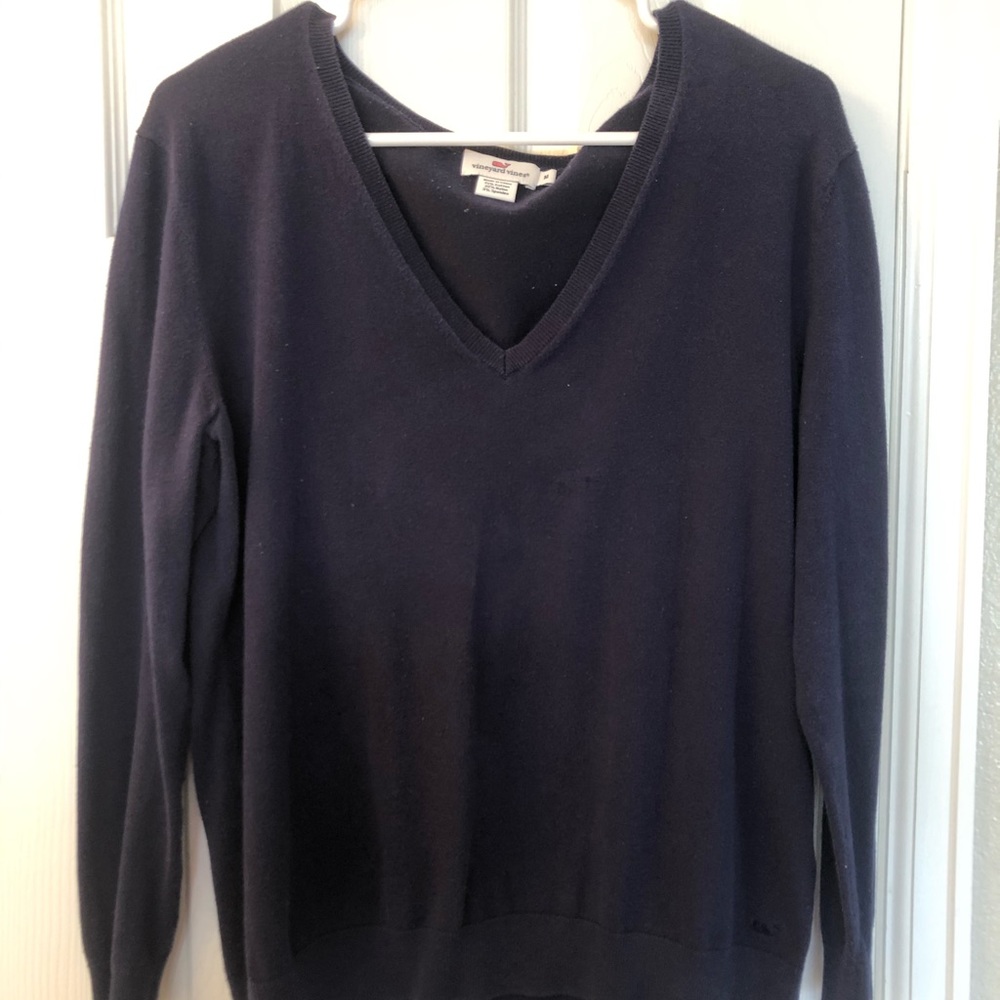 Vineyard Vines navy v-neck sweater